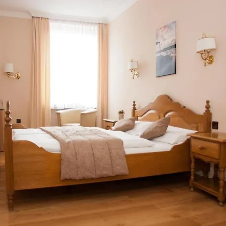 Ratshotel Отель Хальтерн